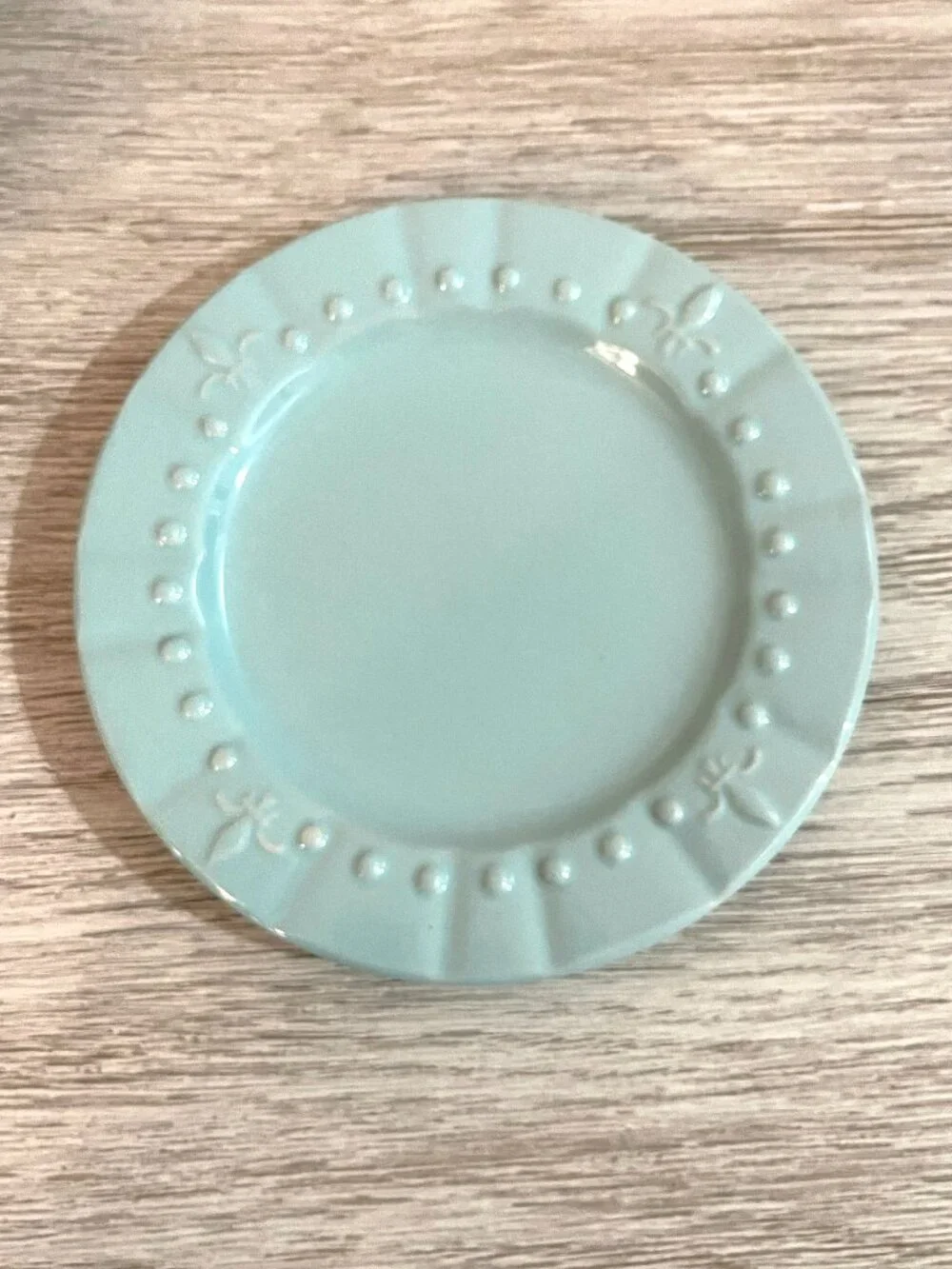 New Signatures Housewares Set of 6 Plates Caddy Stoneware Fleur De Lis Aqua Blue